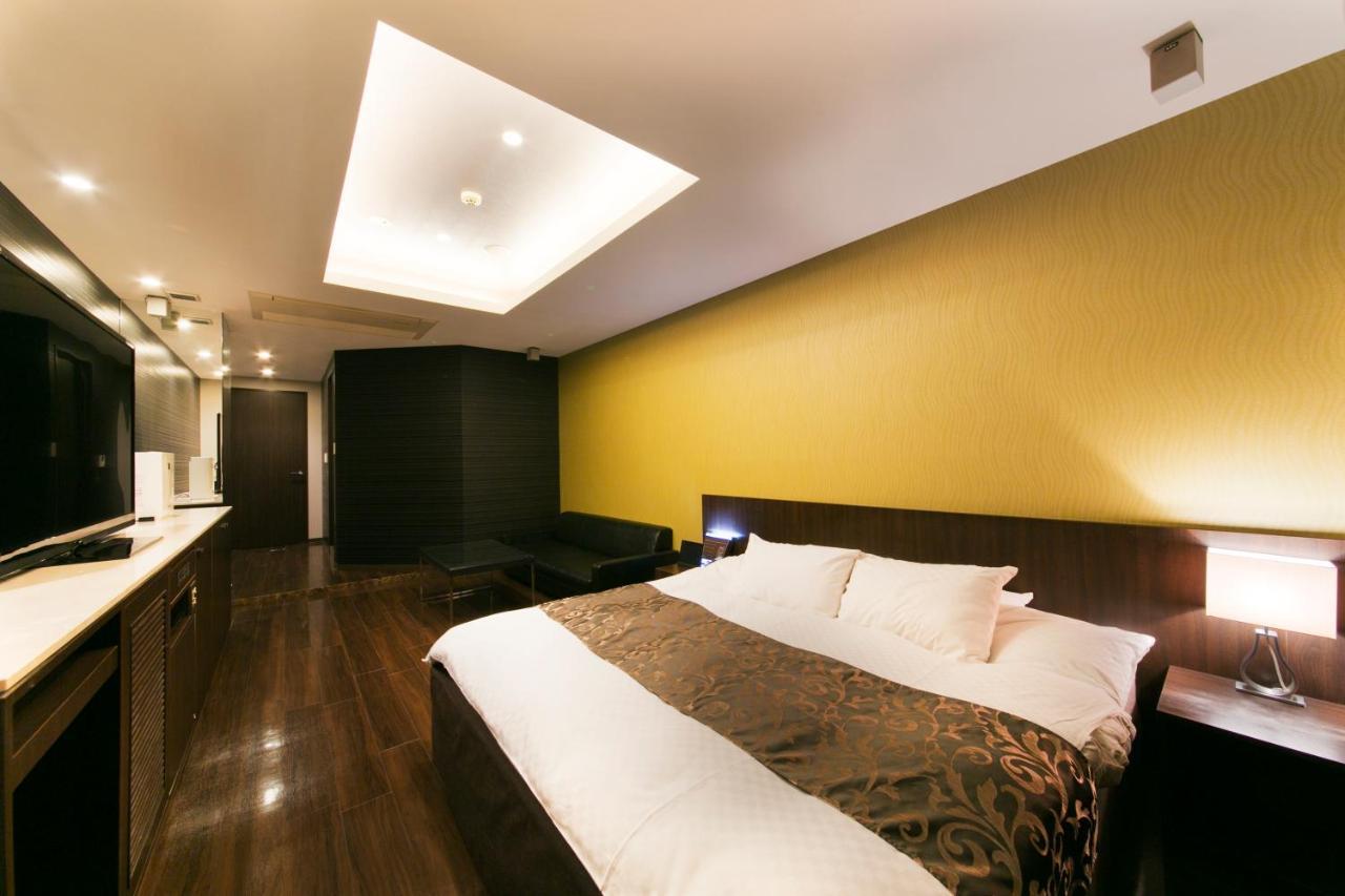 Hotel Lotus Toyonaka (Adults Only) Екстер'єр фото