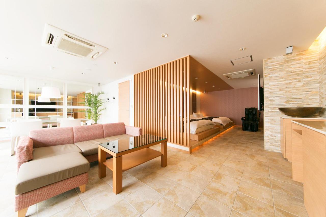 Hotel Lotus Toyonaka (Adults Only) Екстер'єр фото