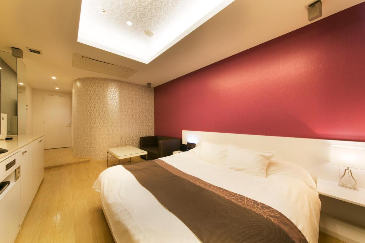 Hotel Lotus Toyonaka (Adults Only) Екстер'єр фото