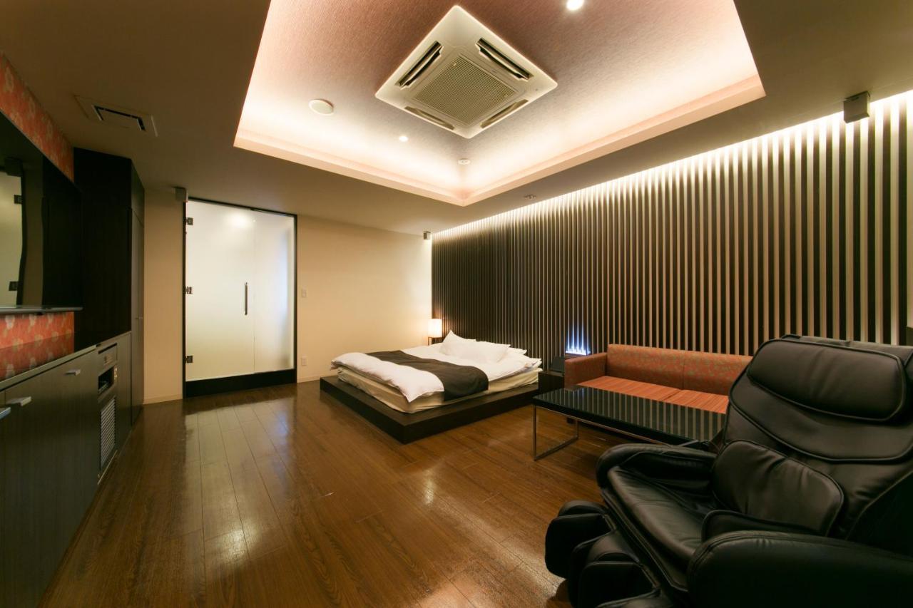 Hotel Lotus Toyonaka (Adults Only) Екстер'єр фото