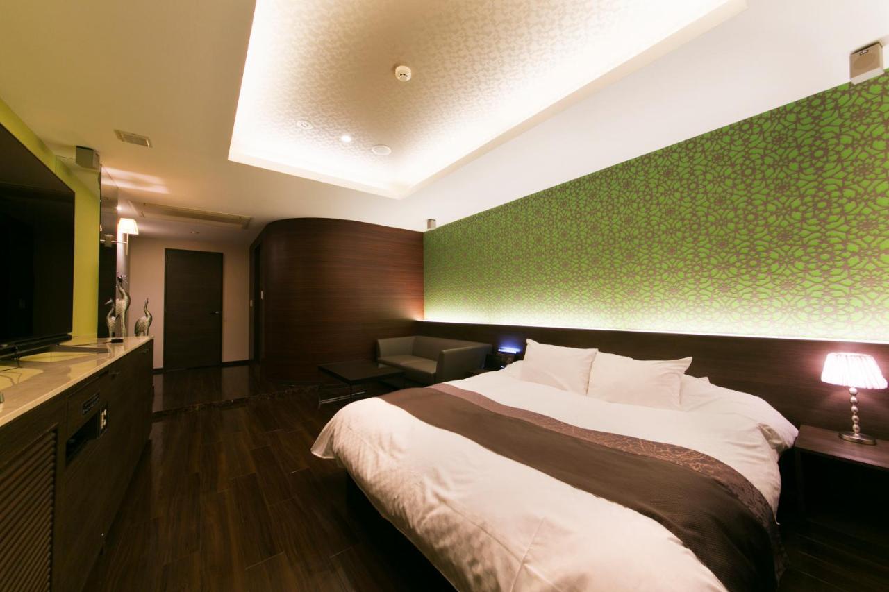 Hotel Lotus Toyonaka (Adults Only) Екстер'єр фото