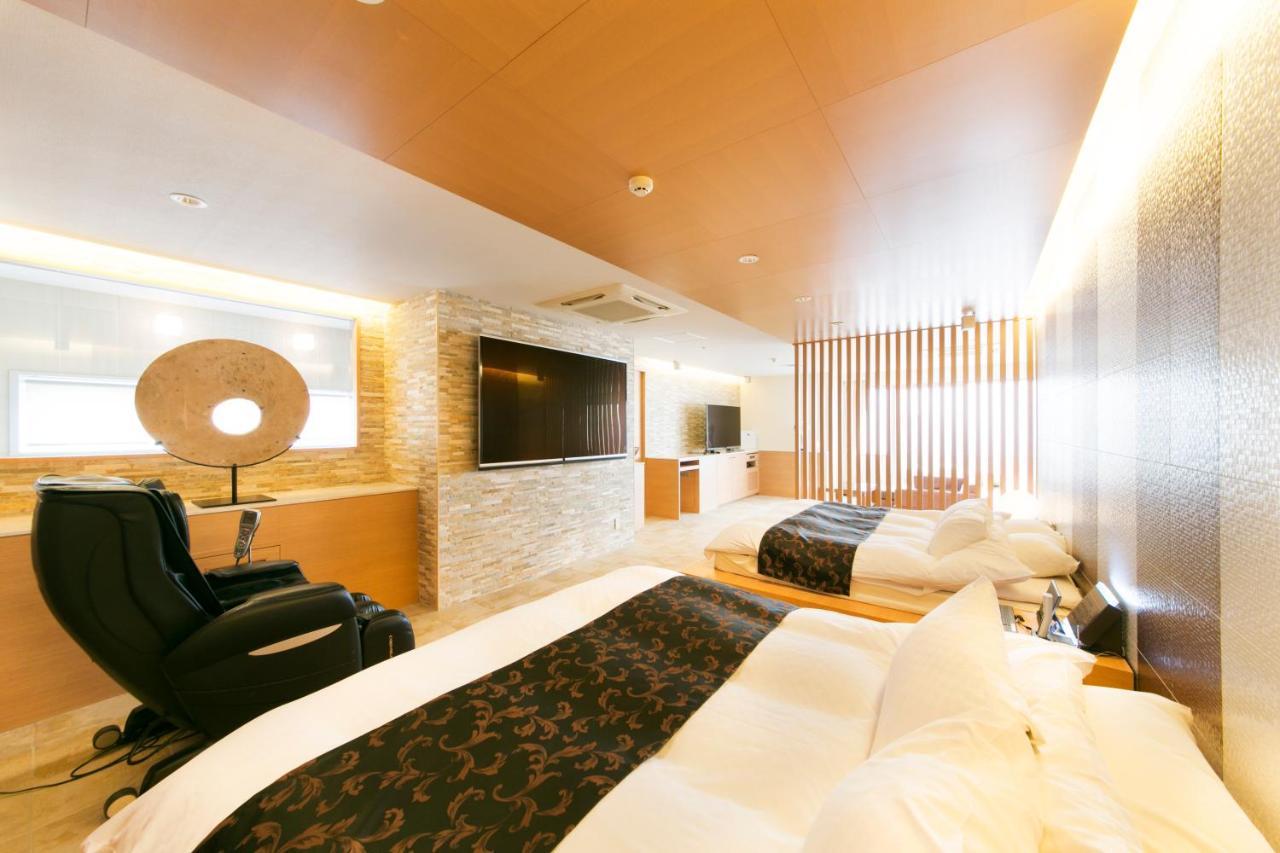 Hotel Lotus Toyonaka (Adults Only) Екстер'єр фото