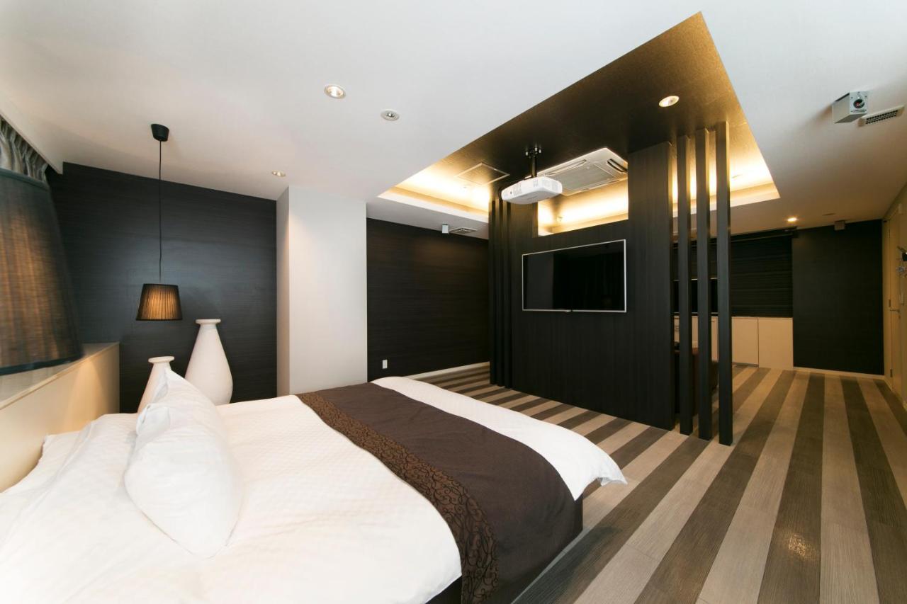 Hotel Lotus Toyonaka (Adults Only) Екстер'єр фото