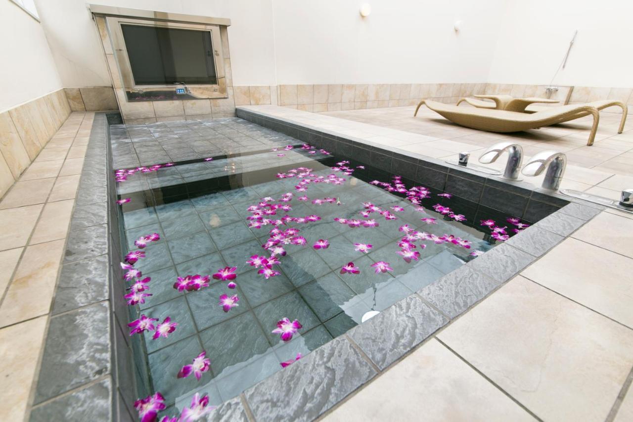 Hotel Lotus Toyonaka (Adults Only) Екстер'єр фото