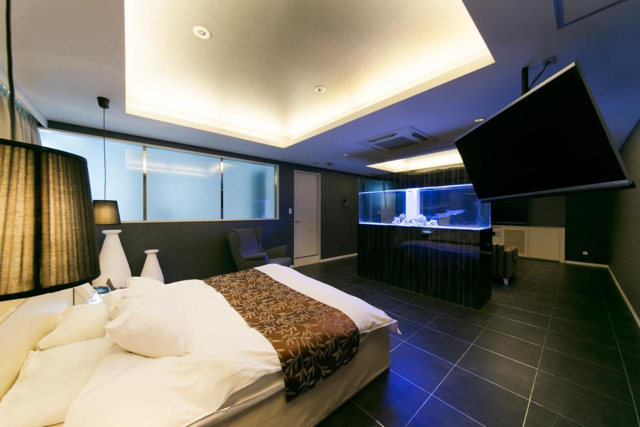 Hotel Lotus Toyonaka (Adults Only) Екстер'єр фото